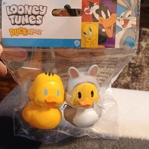 Looney Tunes Tweety Duck and Bugs Bunny Bath Toy Set